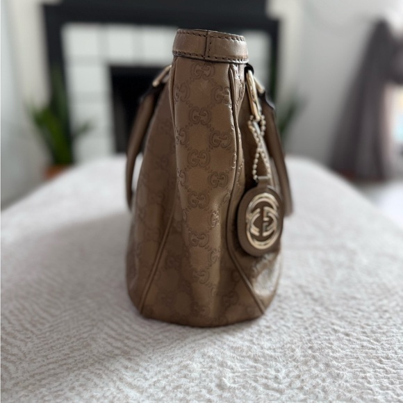 Authentic Gucci Sukey Medium Leather Tote Bag Gold Hardware - Picture 4 of 16